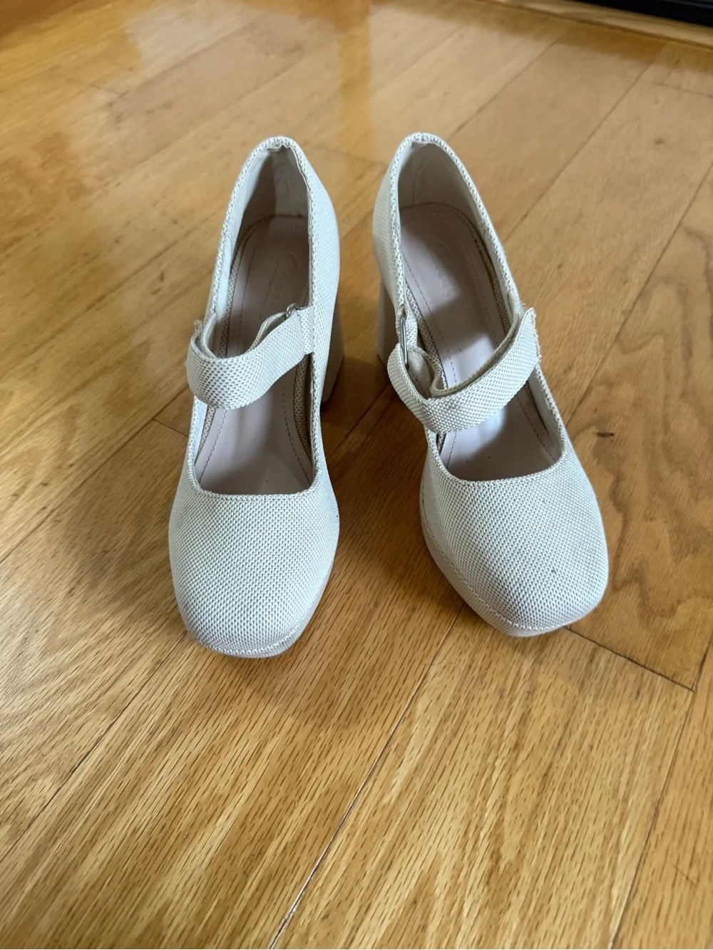 Tan beige fabric Mary Jane shoes platform heels size 6 .